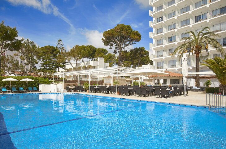 Universal Hotel Castell Royal <div class="m-page-header__rating"><span class="m-page-header__rating--star"></span><span class="m-page-header__rating--star"></span><span class="m-page-header__rating--star"></span><span class="m-page-header__rating--star"></span></div>